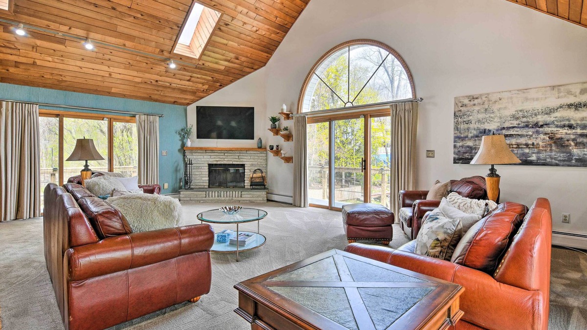 Monroe Cottage | Decked-Out Home: Hot Tub, Pool, Fire Pit & More!