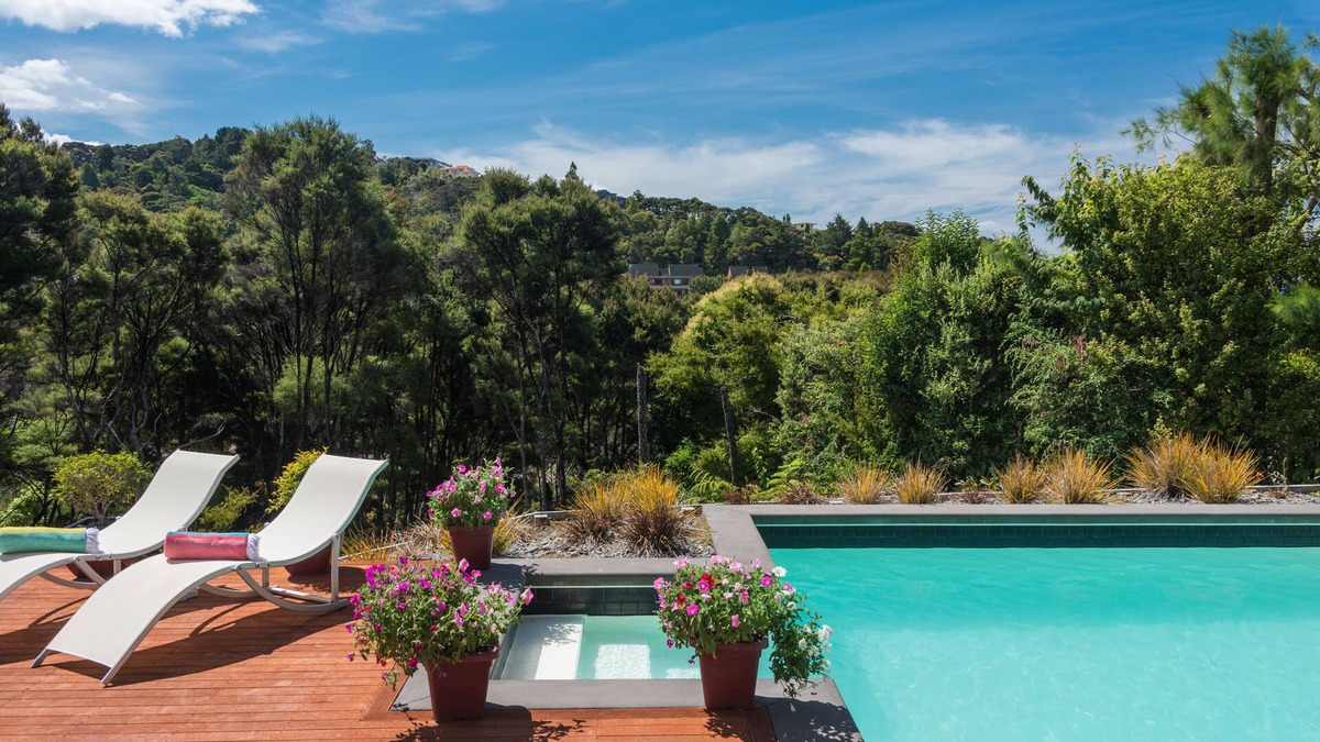 Paihia Bed & Breakfast | Decks of Paihia