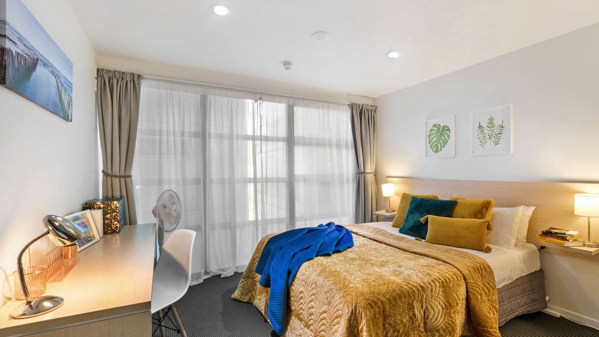 Grafton Apartment | Decorated Central City Apt w 2 Bathrooms