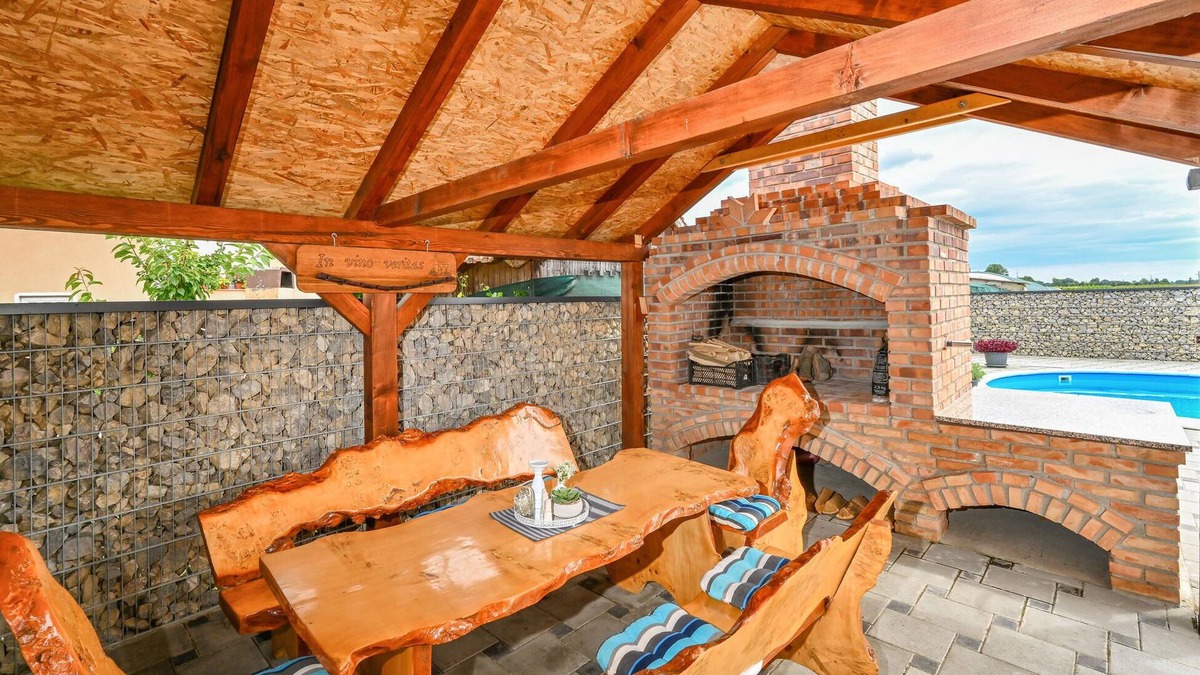Mali Bukovec House | Decorative vacation home with special flair and swimming pool awaits you!