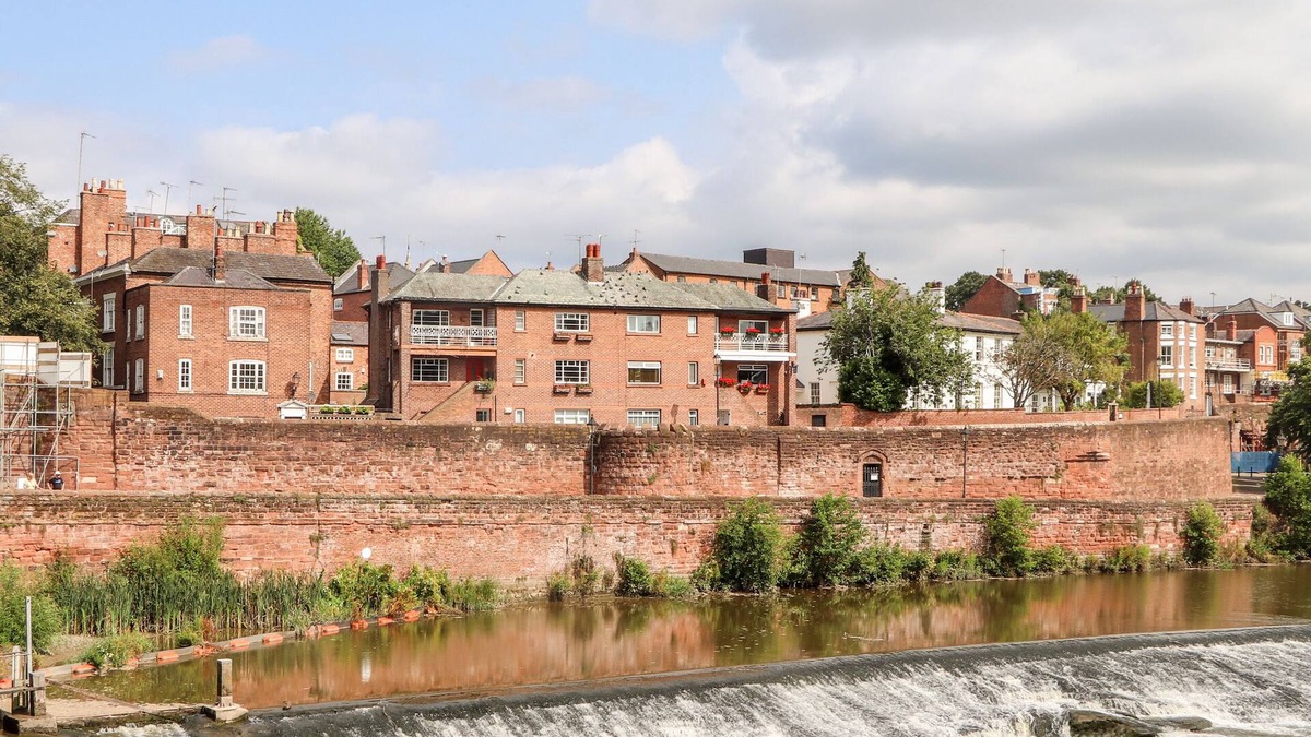 Chester Cottage | DEE HEIGHTS PENTHOUSE, family friendly in Chester