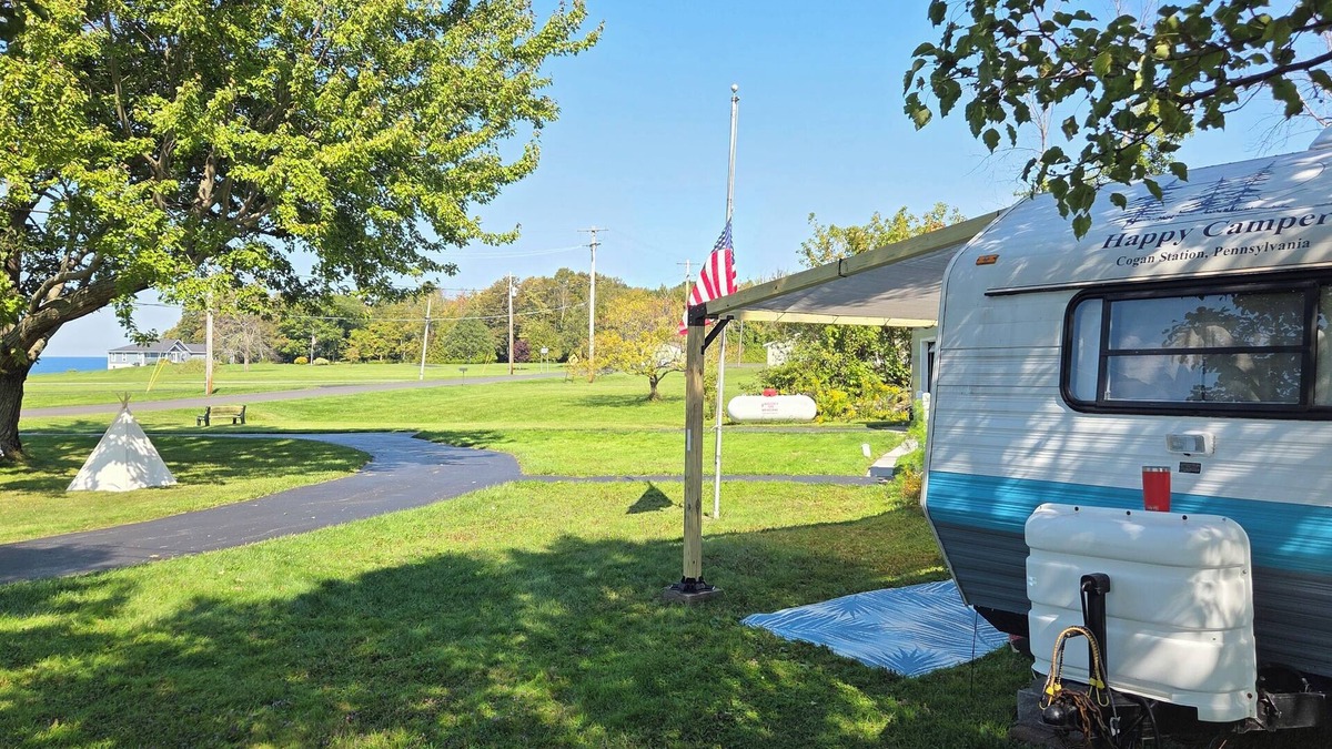 Oswego House | Dee's Tranquil Escape by the Lake a Cozy Camper in Oswego NY with AC & heat