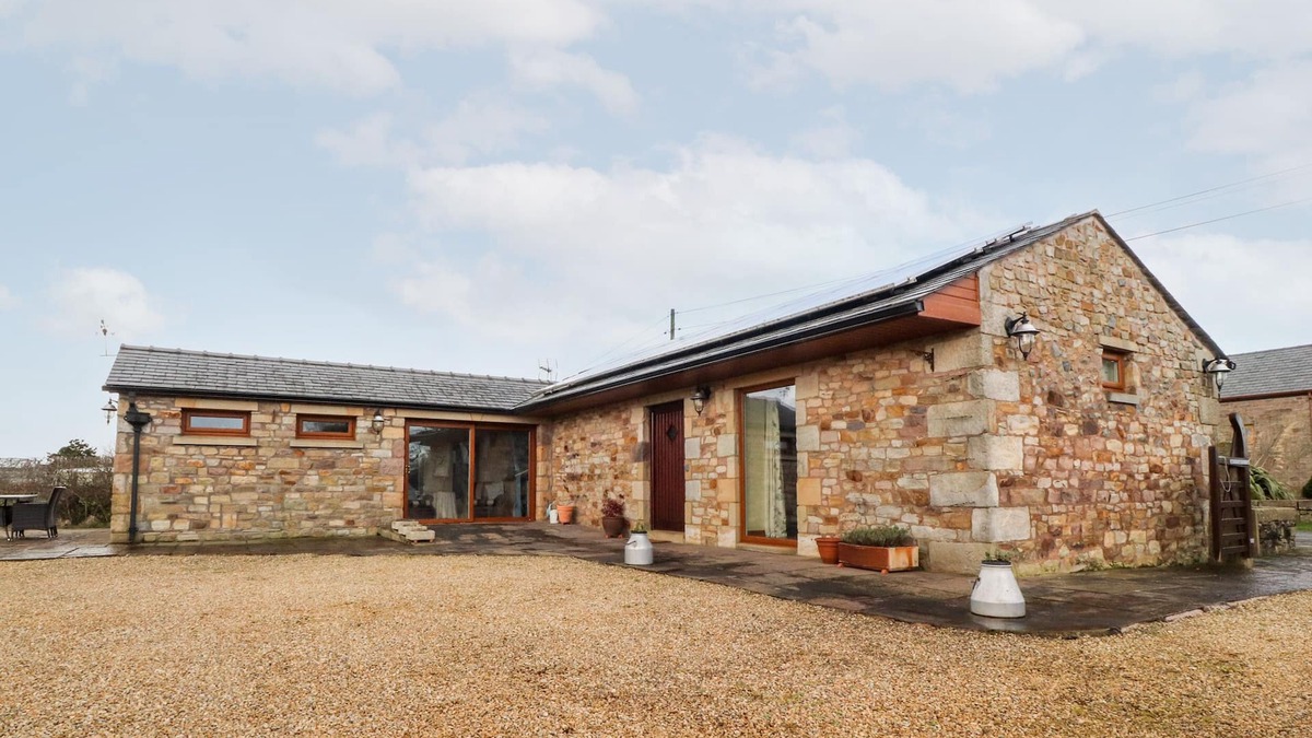 Pilling Cottage | DEEKSWOOD, romantic, luxury holiday cottage, with a garden in Pilling