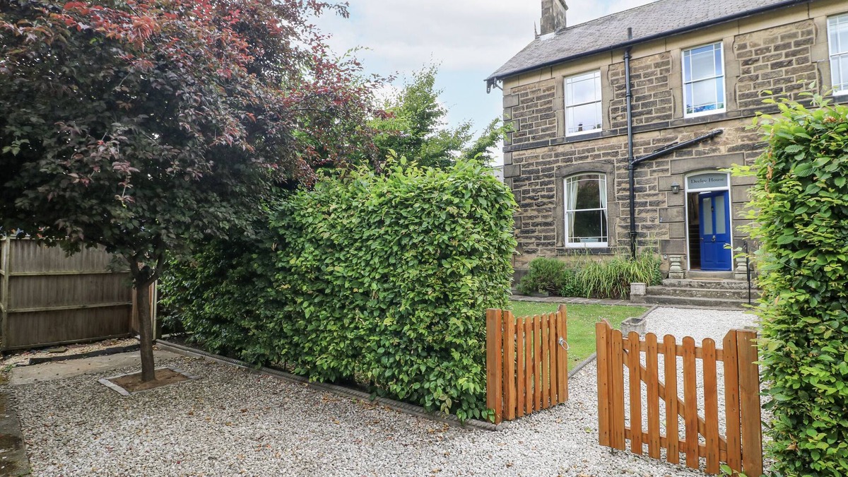Darley Dale Cottage | DEELEY HOUSE, pet friendly, character holiday cottage in Darley Dale