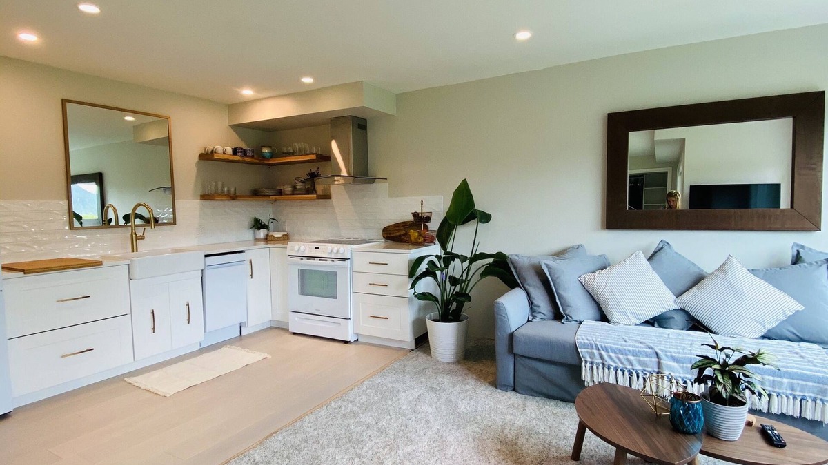 Dollarton House | Deep Cove Sanctuary by the Sea!