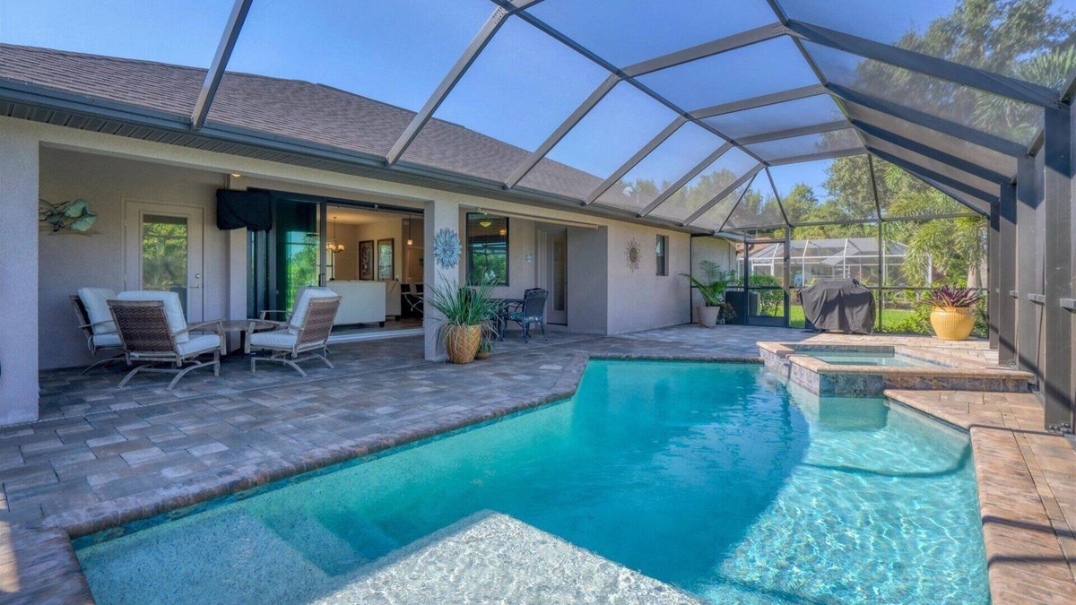 Deep Creek House | Deep Creek 3 Bedroom Private Pool and Spa Home