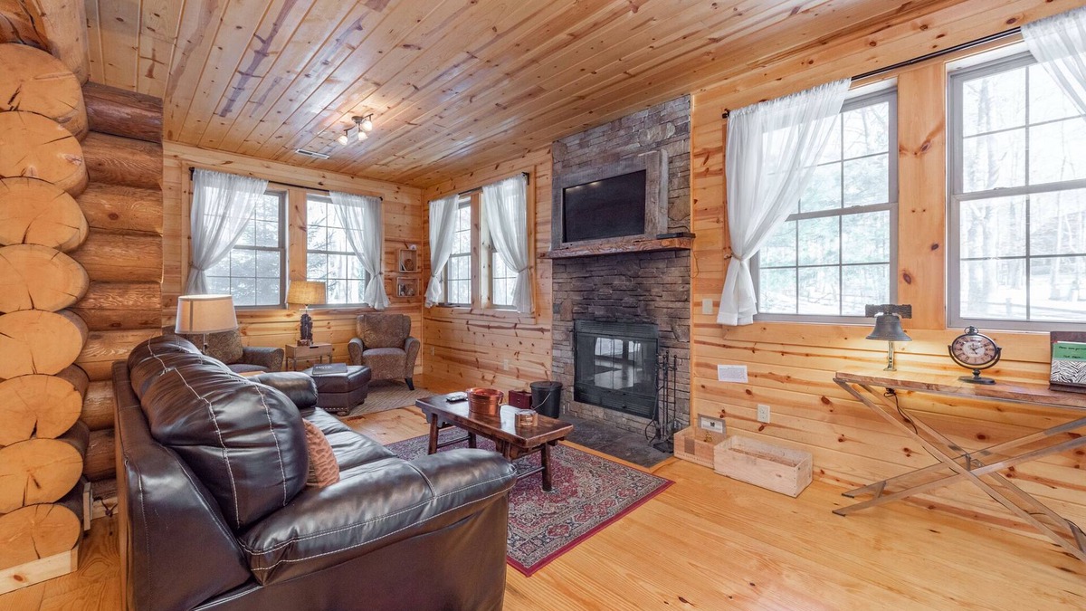Thayerville Cabin | Deep Creek Hideaway w/Indoor Hot Tub