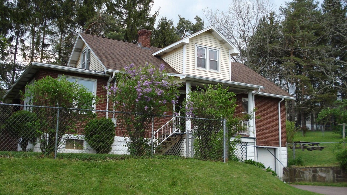 Accident House | Deep Creek Lake Area! Spend Less on Lodging and More on FUN!