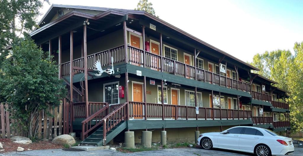 Arrowbear Lake Hotel | Deep Creek