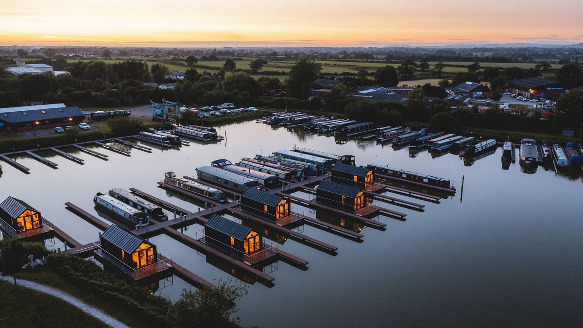 Huxley Apartment | Deep in the Cheshire countryside, with only the bulrushes and birds for company, is this incredible