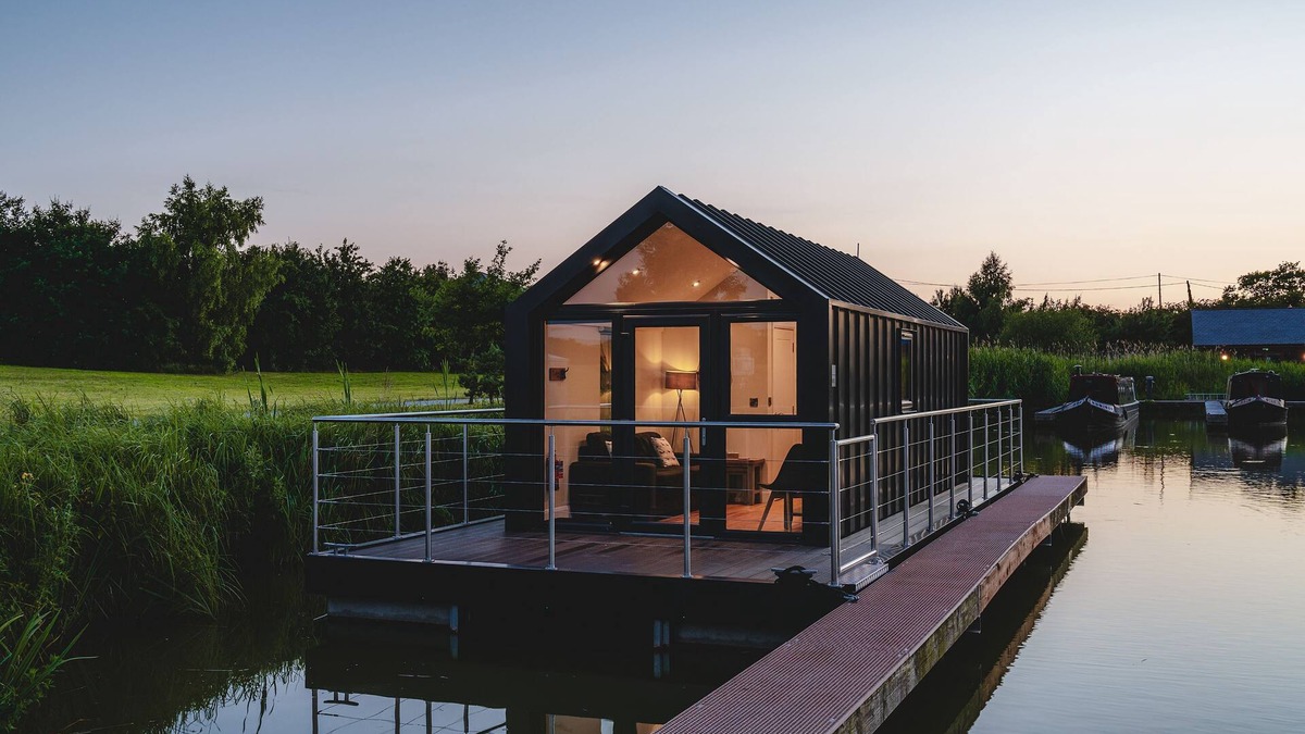 Huxley Apartment | Deep in the Cheshire countryside, with only the bulrushes and birds for company, is this incredible