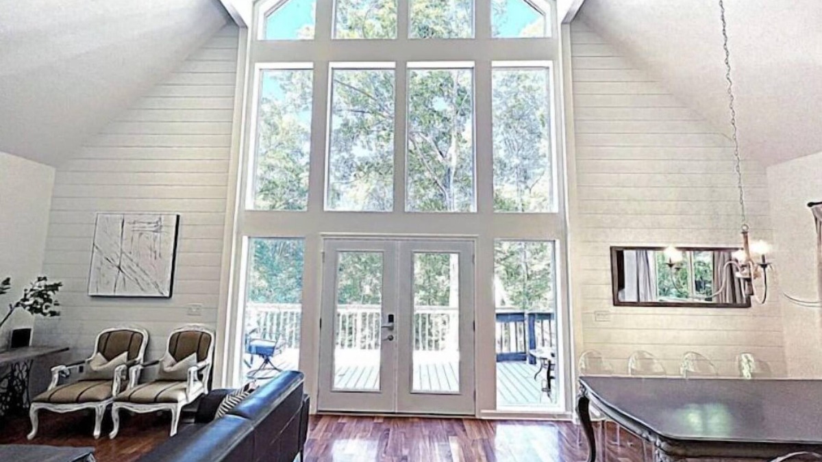 Dawsonville Cottage | Deep water cove Lake Lanier cottage w/hot tub, pvt dock, pool table, fire pit