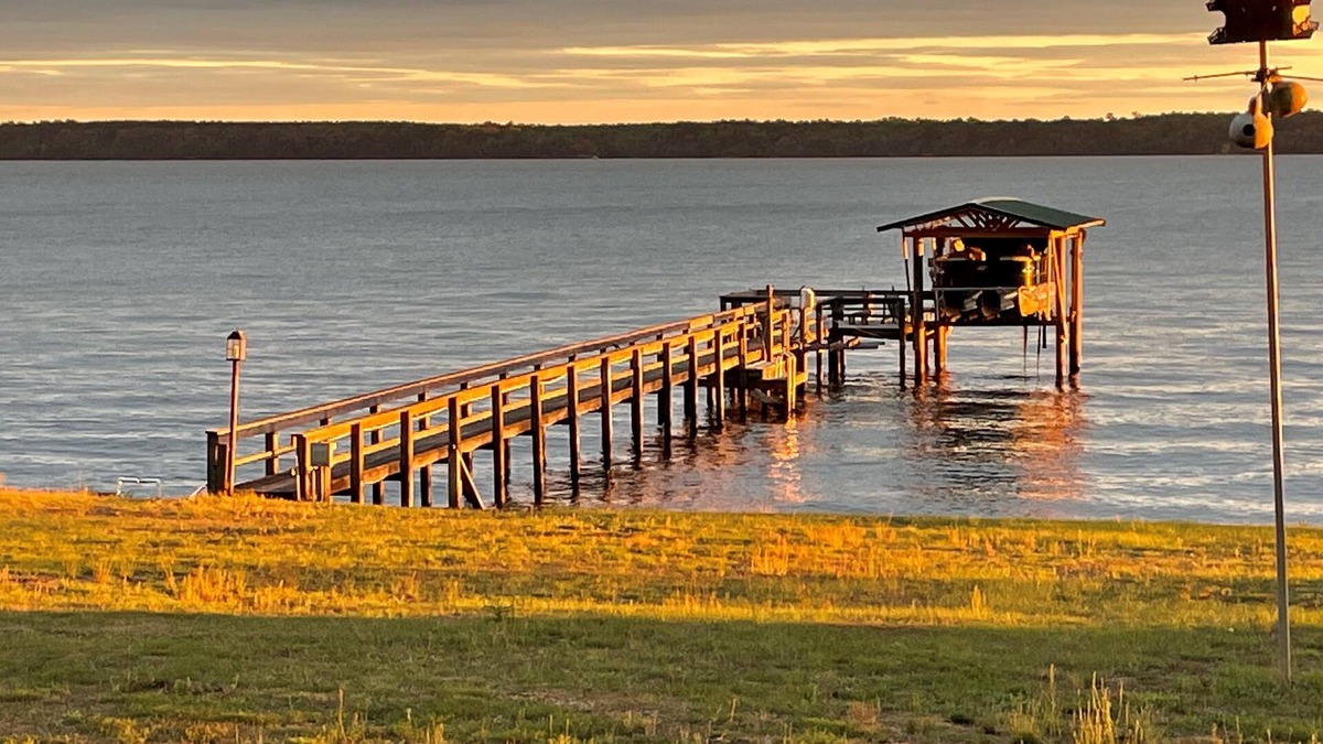 Summerton House | Deep water Lake Marion house. 4BR 2.5BA. Fish off dock. Nearby Golf. SUNSETS