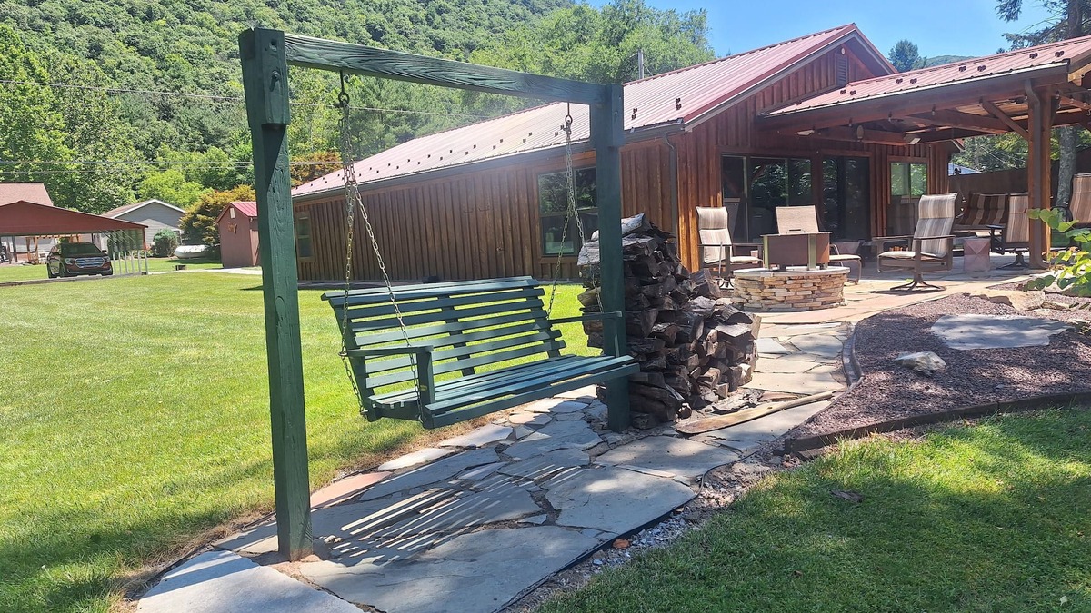 Jersey Mills House | Deep Water Retreat - Great location directly on Big Pine Creek with trail access