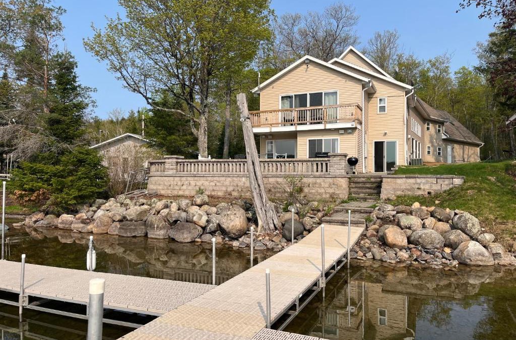 Stambaugh House | Deepwater Lodge Chicaugon Lake!