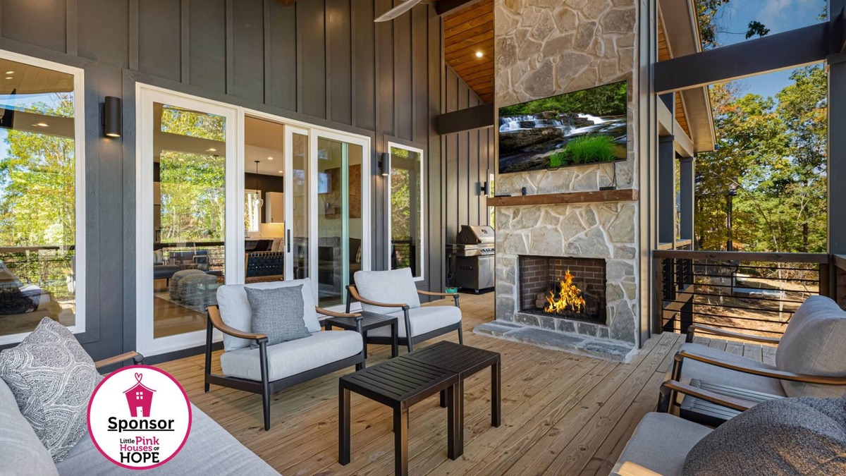 Mineral Bluff Cabin | Deer Crossing -Luxury Mountain View Cabin