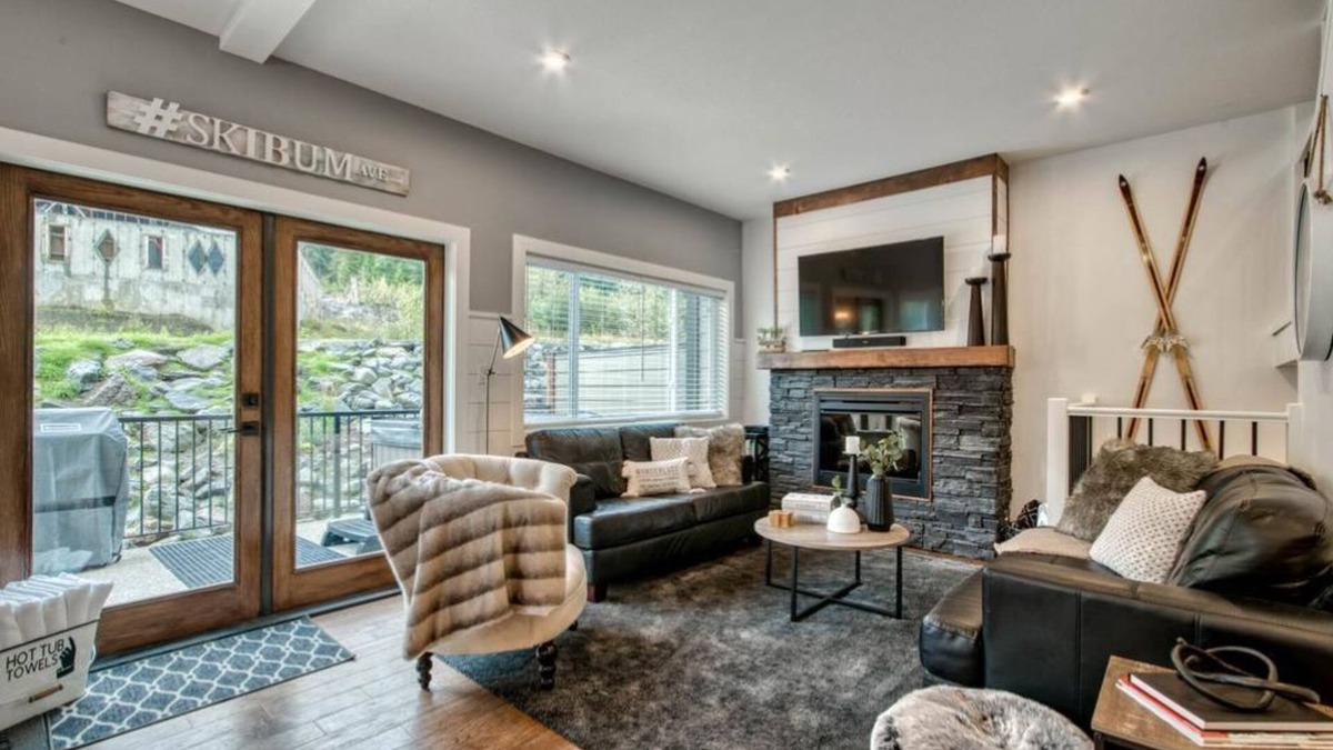 Fairways Condo | Deer Den 5: Ultra-Modern, 3 BDRM Condo w/Private Hot Tub