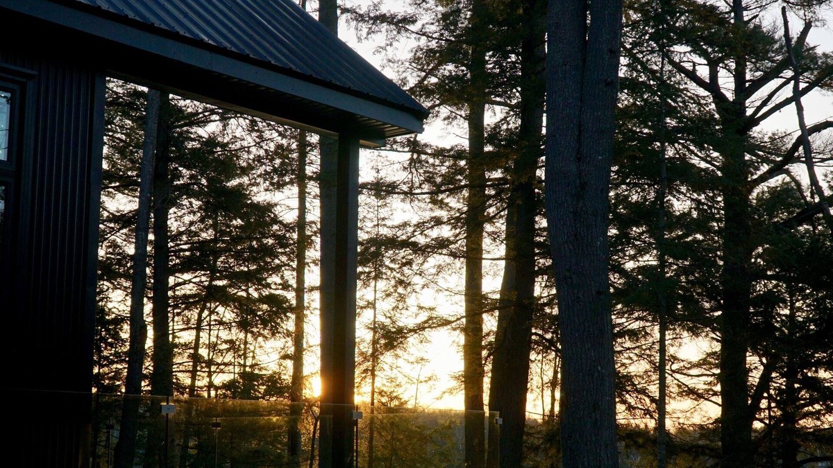 Unorganized Centre Parry Sound Cabin | Deer Lake Onyx - Modern Waterfront Cottage