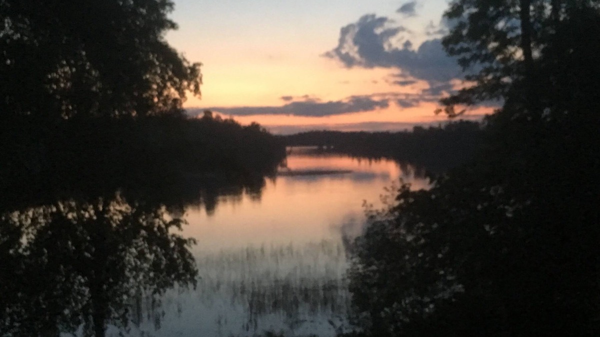 Grand Rapids House | Deer Lake, Privacy on the Water! Sunrises, Sunsets, and Northern Lights!