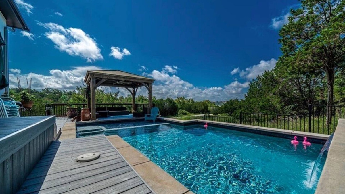 Highland Lake Estates House | Deer & Lake Sanctuary: POOL, HOT TUB, GOLFCART! Feed deer at a private oasis!