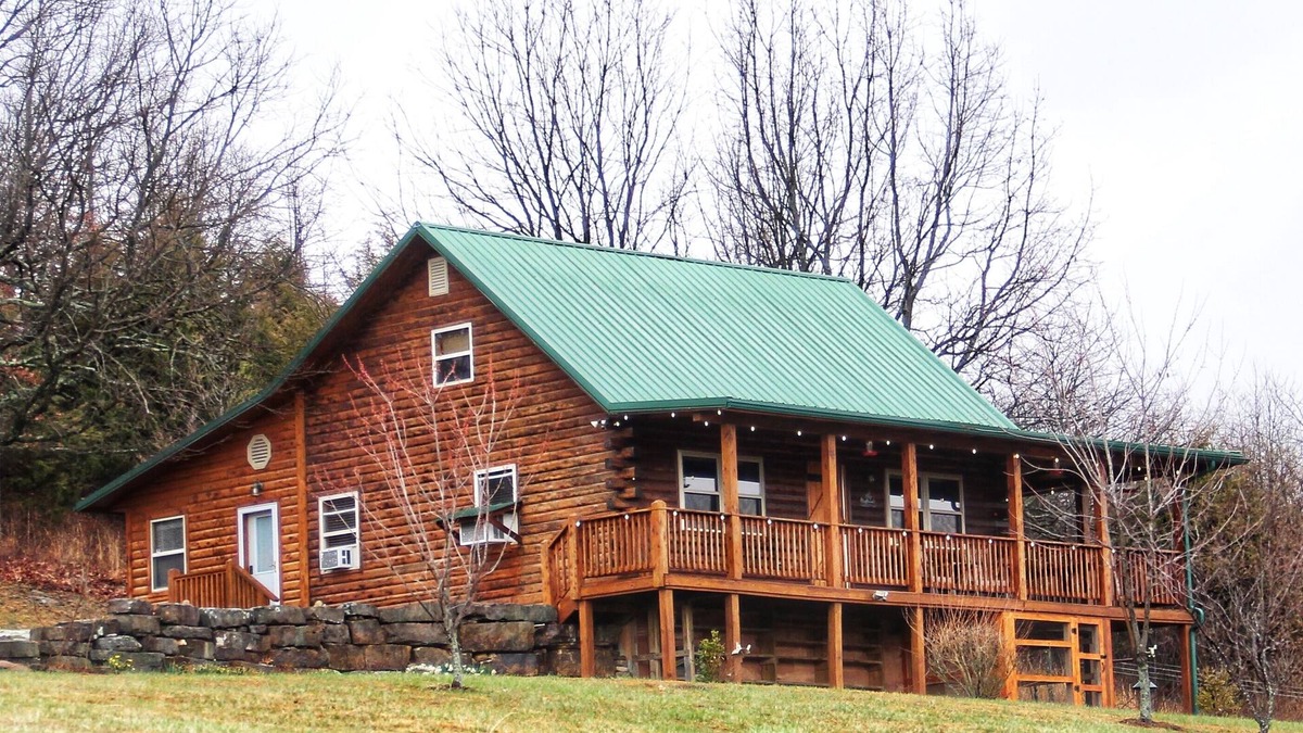 Compton Cabin | Deer Pond Cabin in Ozark Mountains - Minutes away from Buffalo River and hiking!