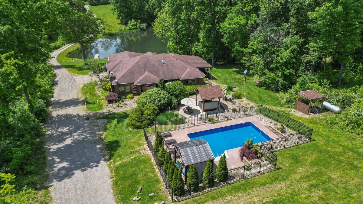 Laurelville Cabin | Deer Ridge Lodge | Hocking Hills