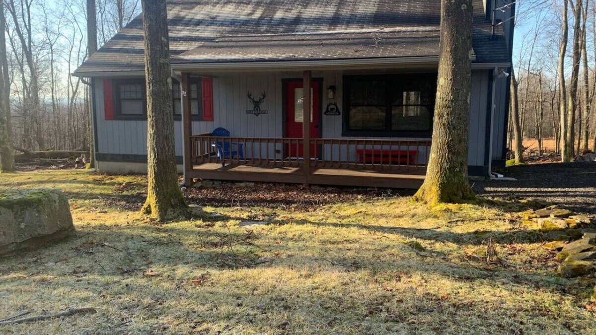 Terra Alta Cabin | Deer Ridge-relax in nature with your fur baby