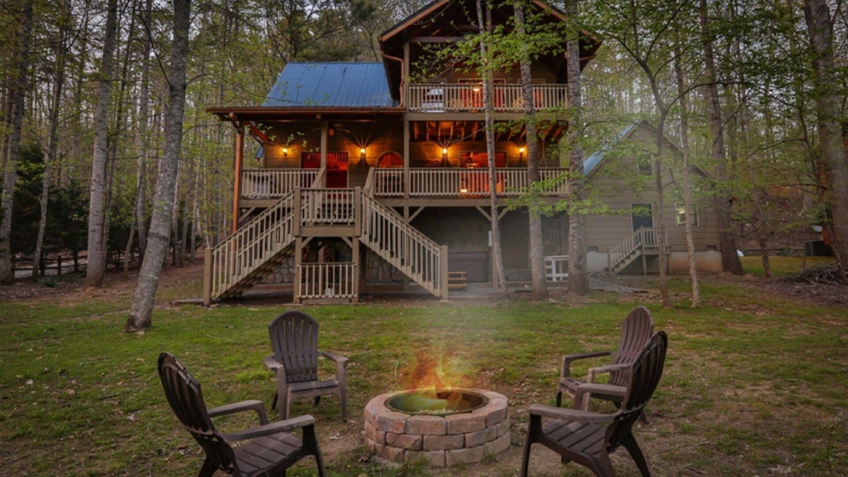 Ellijay Cabin | Deer River Retreat - River Front, Hot Tub, Dog Friendly/Minimum Age Requirement
