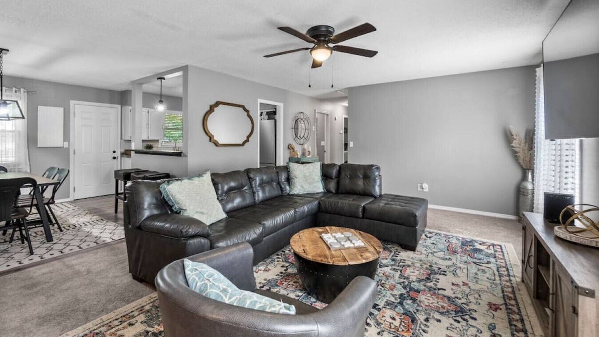 Cape Girardeau House | Deer Run Creek: 5 Bed Home in Great Neighborhood