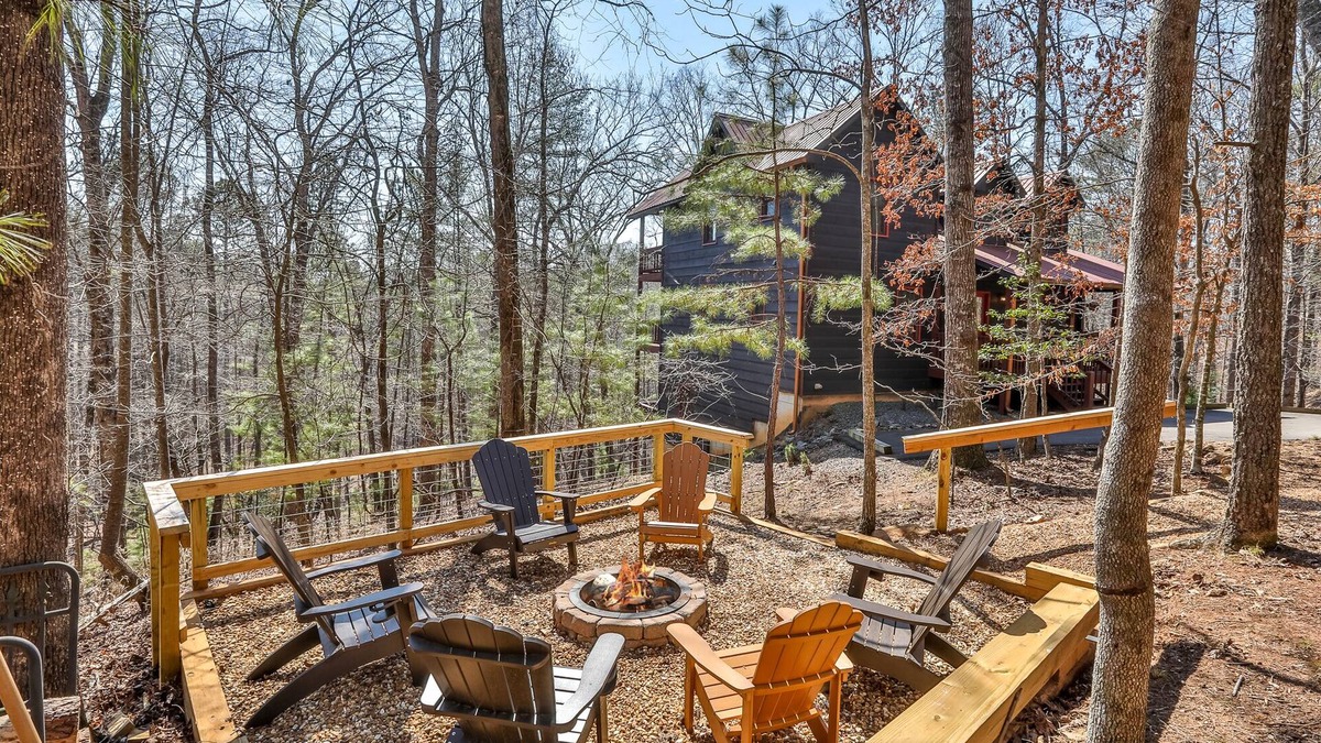 Ellijay Cabin | Deer Run -Dog Friendly, Hot Tub, Game Room/Minimum Age Requirement of 25 yrs or