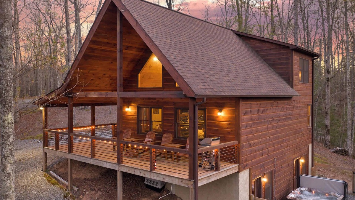 Morganton House | Deer Run I Dog Friendly~Hot Tub~Fire Pit~Sleeps 6
