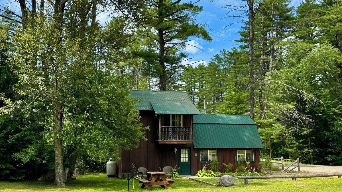 Chestertown Cabin | Deer Run, pool, steps from Loon Lake