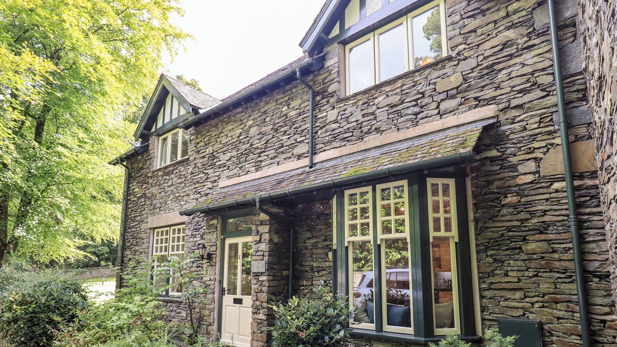 Windermere Cottage | DEER THWAITE, family friendly, with a garden in Windermere