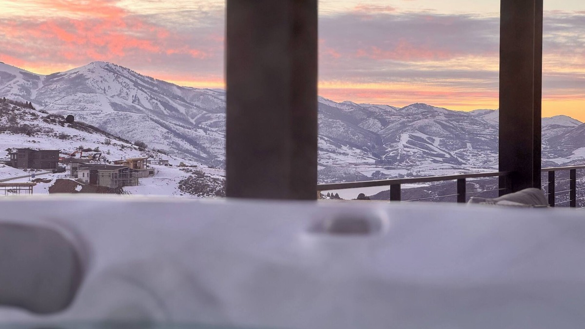 Park City Condo | Deer Valley Mt. Retreat-2 large BR, 3 beds, 2.5 BA condo with private hot tub