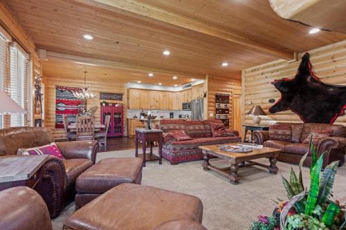 Deer Valley House | Deer Valley Pet Friendly Hot Tub, Cabin Vibes, Great Views!