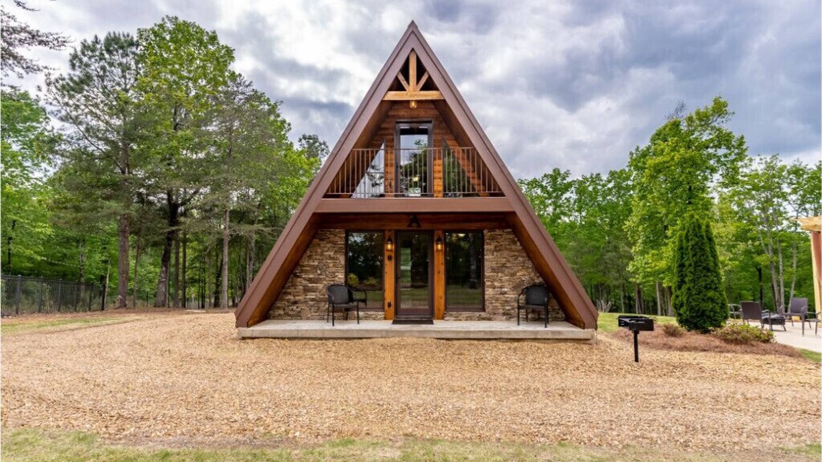 Dawson Cabin | Deer Wood Cabin w/Hot Tub - Sleeps 8