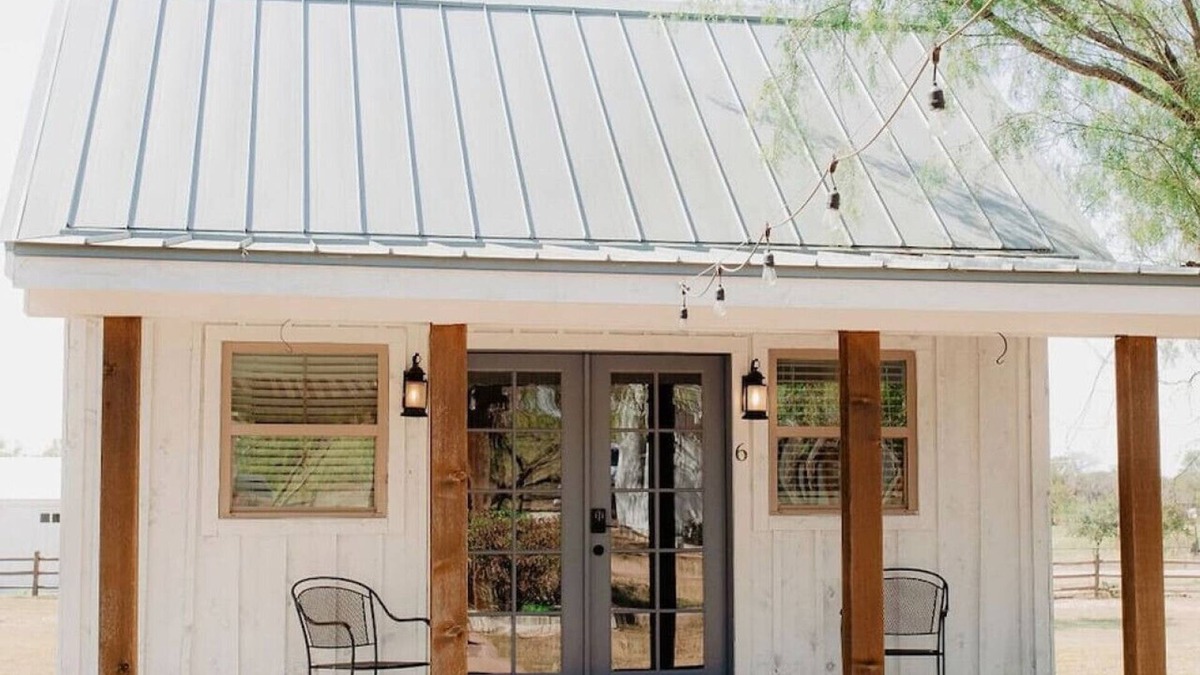 Elm Mott House | Deerfield Countryside Cabin #2