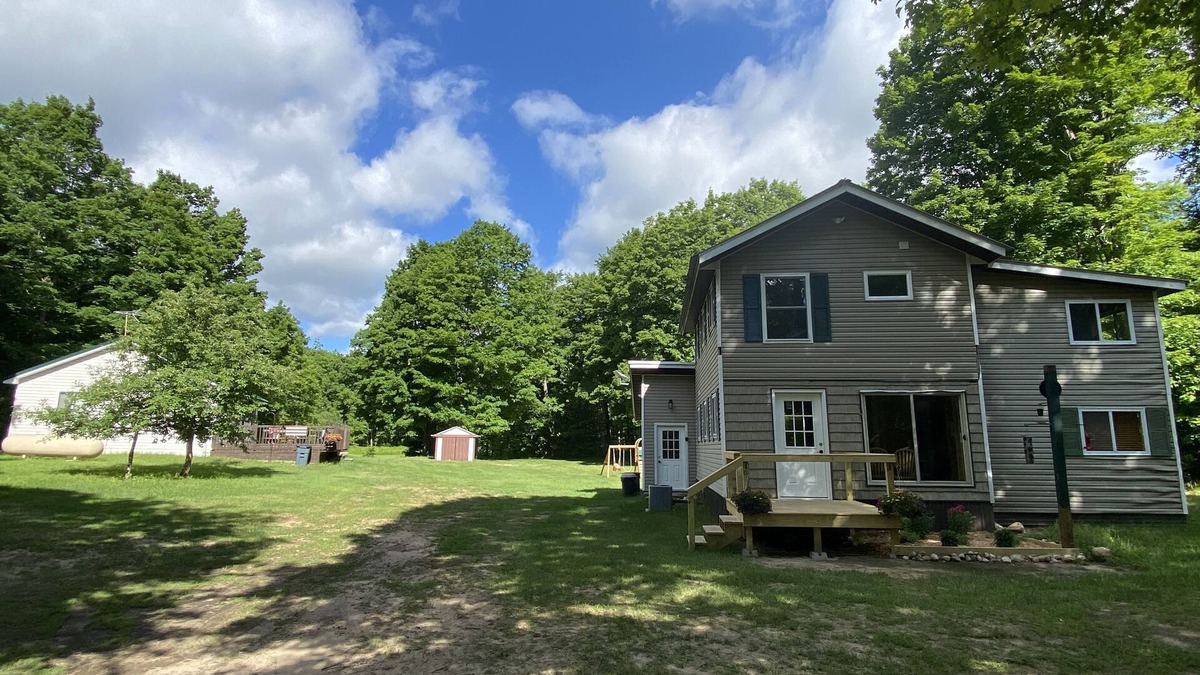 Trout Lake Cabin | Deerfoot Lodge - WIFI - atv trail - m-123 Eckerman/6.4 miles N of Trout lake