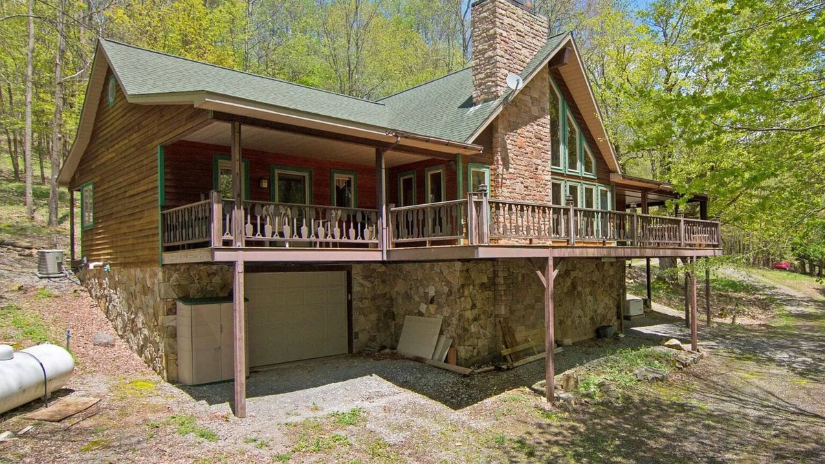 Mingo Cabin | DeerLite HotTub W/D Loft 15min to Ski Near Greenbrier & Elk River