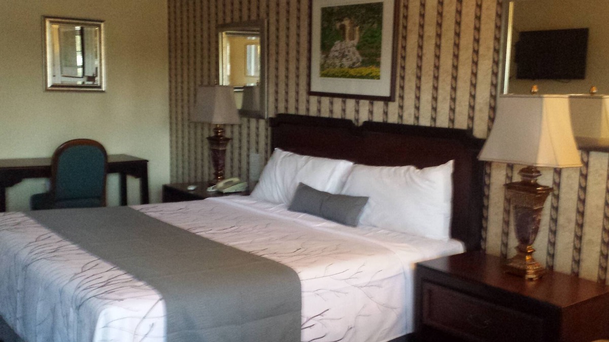 Madison Hotel | Deerwood Inn and Madison Campground