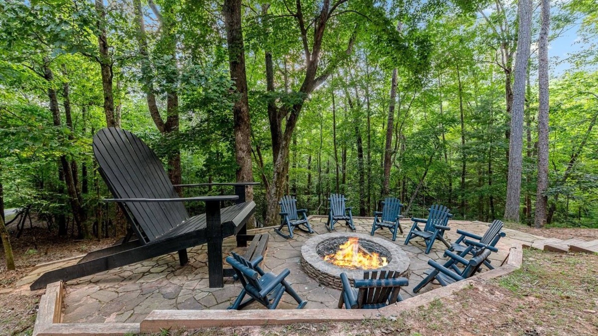 Ellijay Cabin | Deerwoodslodge-ELLIJAY,GA-Sleeps 2-16 Hot Tub Firepit Arcade Winerys Coosawattee