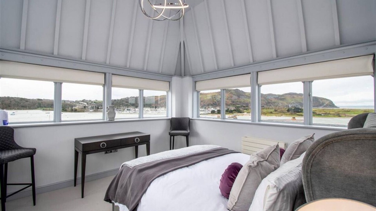 Deganwy Cottage | Deganwy Tower Apartment