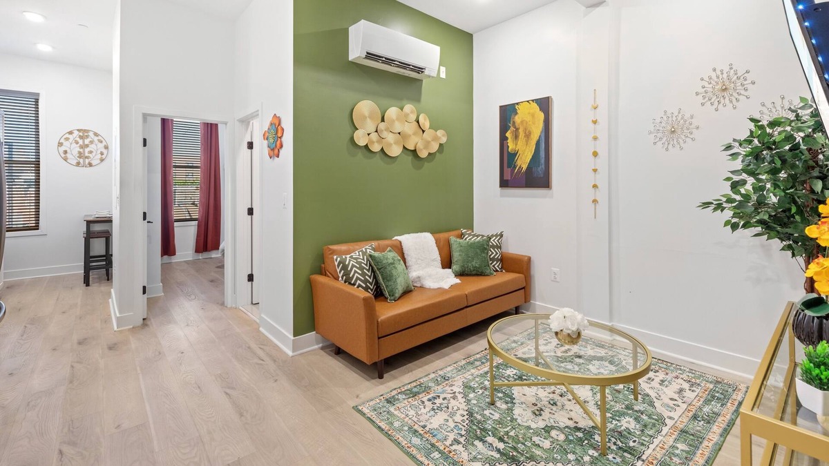 Fells Point Apartment | °Heart of Fells point °Smart TV°A/C°Full Kitchen