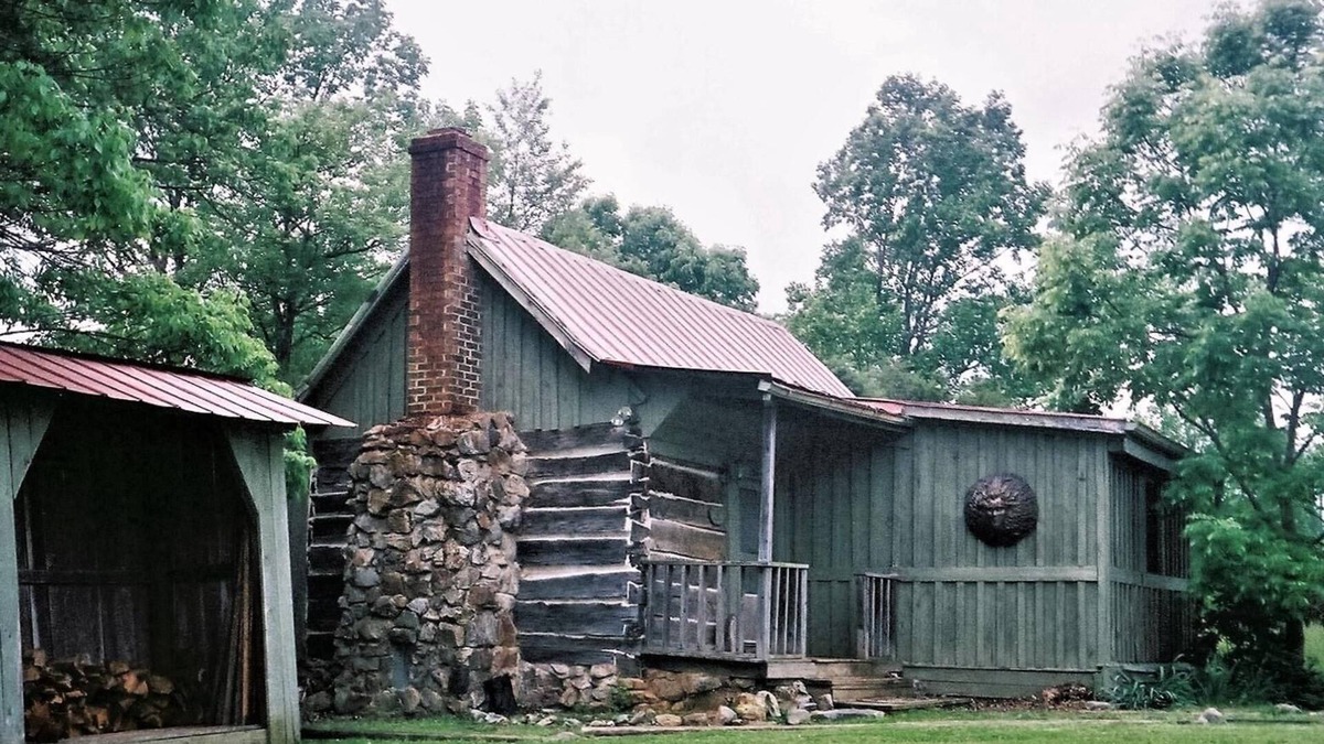 Lexington Cabin | DeHart Cabin: Romantic 1860 Log cabin Retreat!