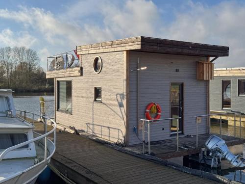 Moorfleet Boat Rental | Dein Hausboot OFF für deine Auszeit in Hamburg