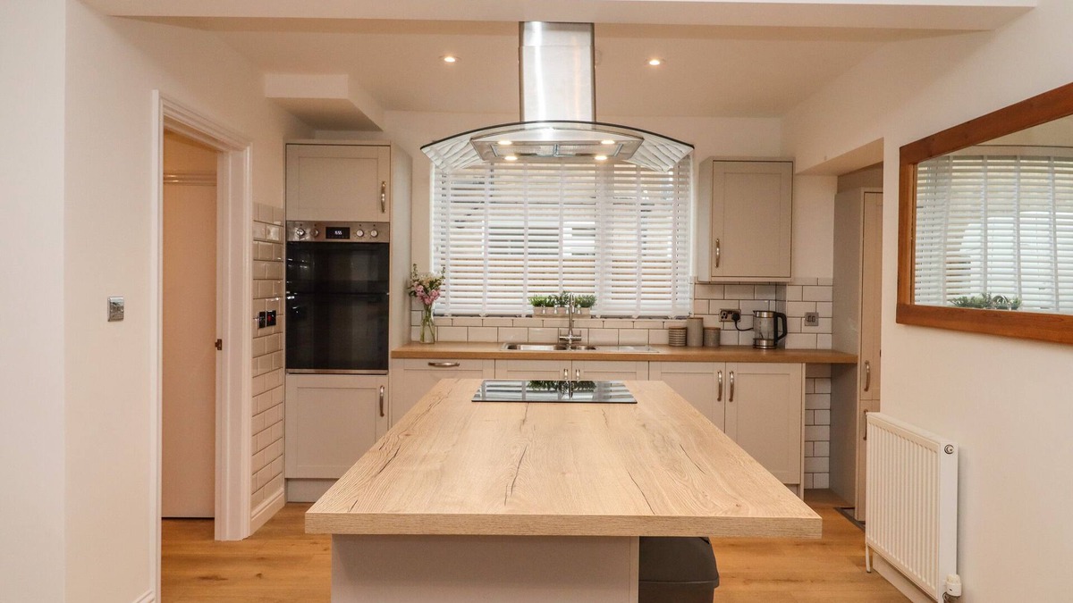 Bishop's Cleeve Cottage | Delabere Road