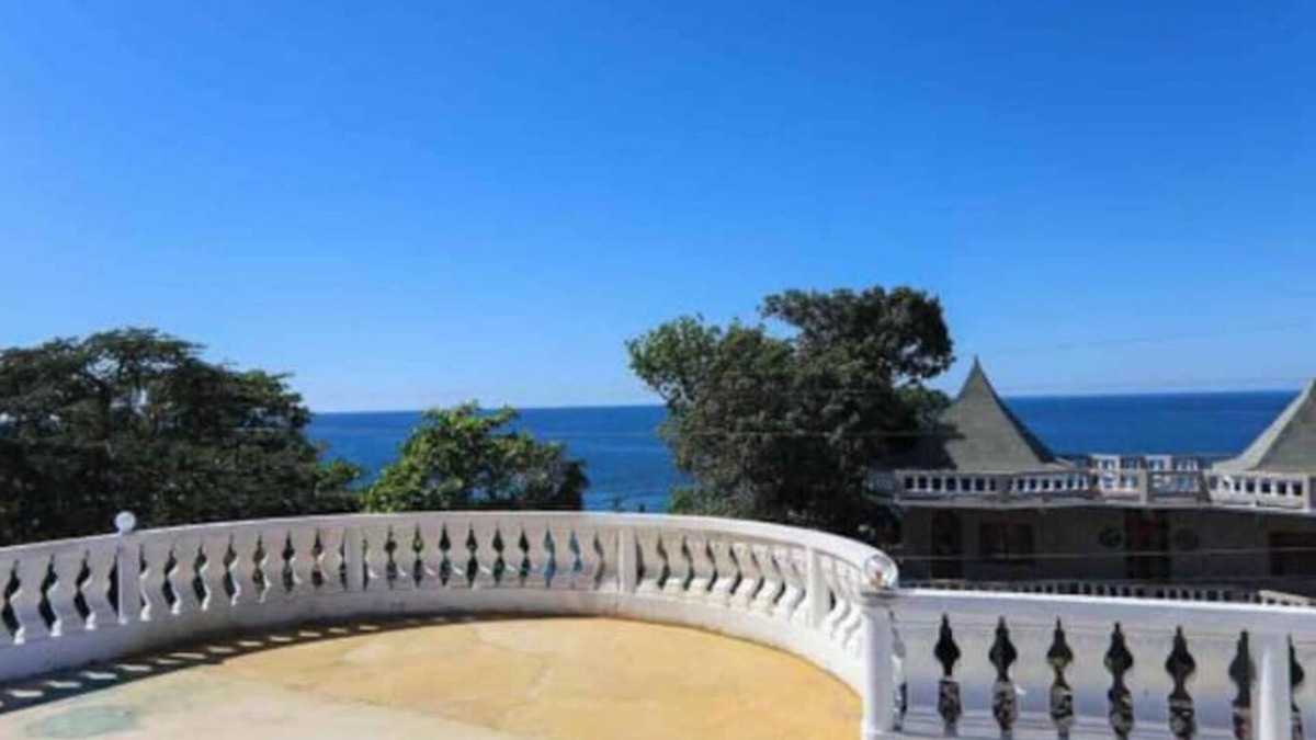 West End Apartment | DelaDe-Rose Guest House Room# 12, 100.00 P/night