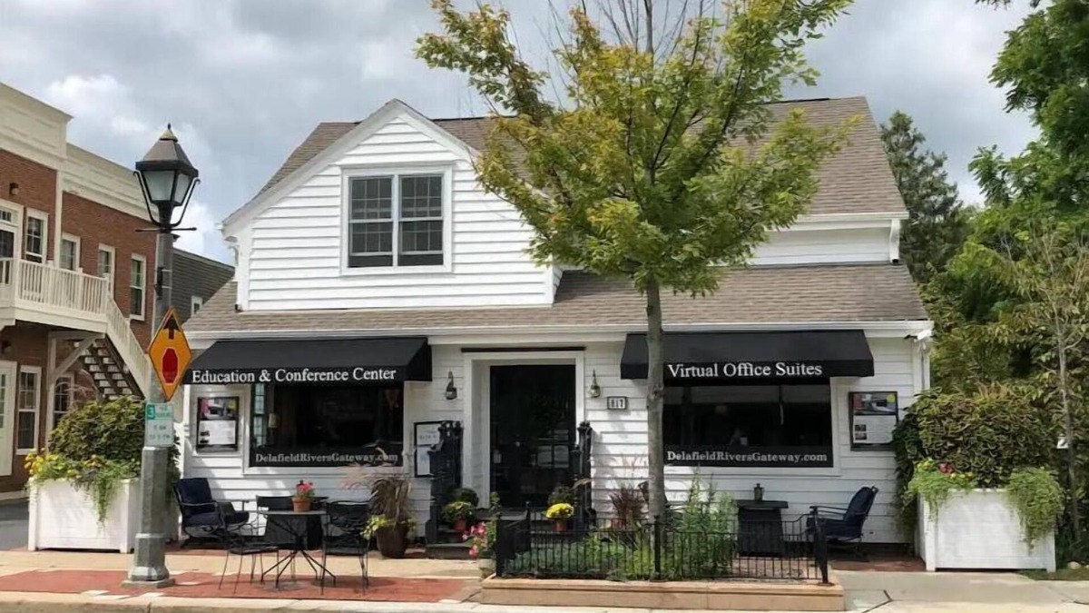 Delafield Apartment | DElafield Rivers Gateway Luxurious Condo