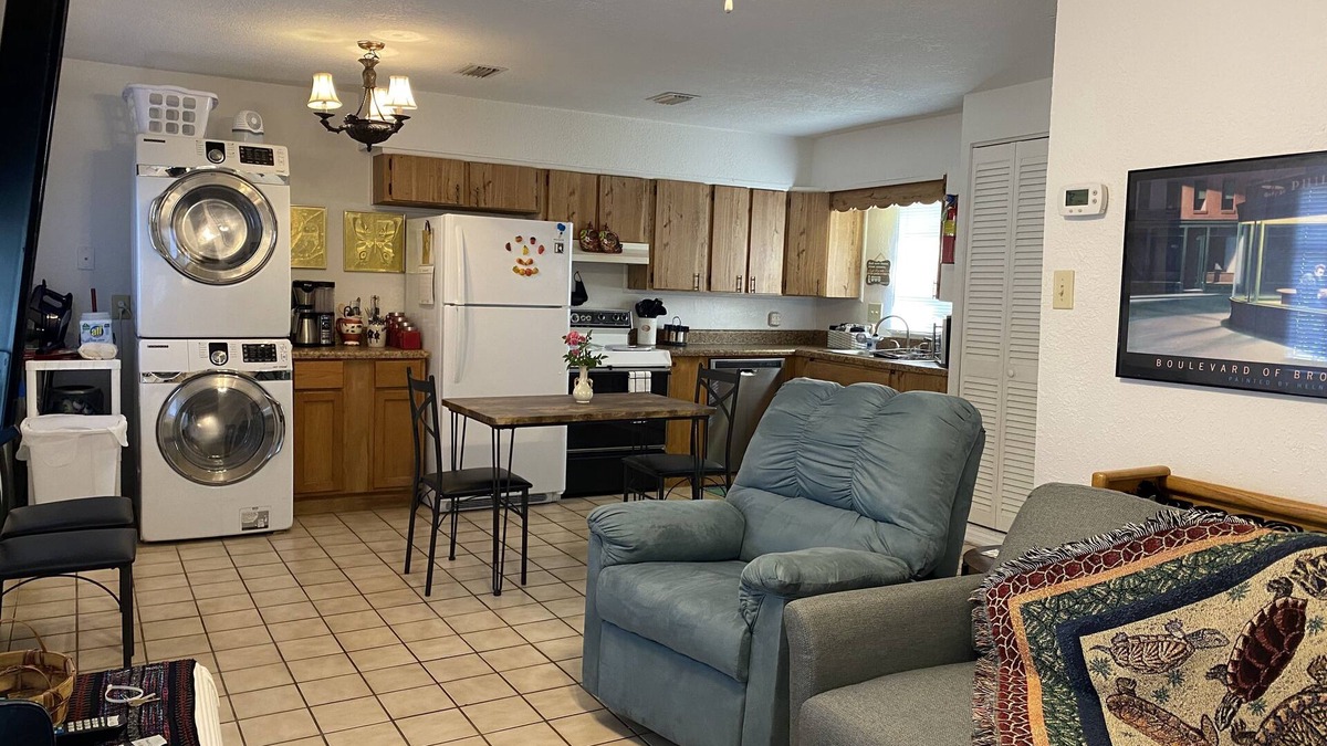 DeLand House | Deland Marigold House, Beautiful Quiet Setting, with Comfy Bed, Downtown DeLand