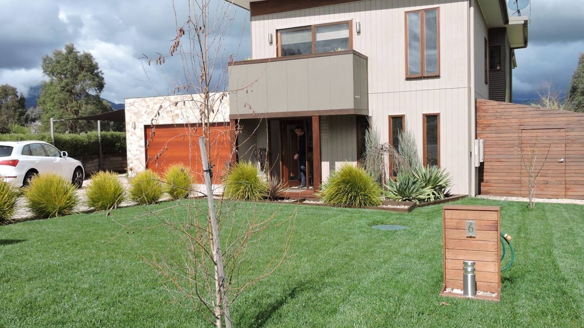 Merrijig Villa | Delatite River, Mt Buller Road Merrijig 3-night stay for a group of 8 people.